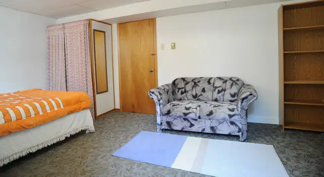 Large bsmt. room with own kitchen & bathroom. Finch/Warden - Photo 2