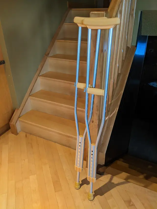 Kaiyang Medium Adult Aluminum Crutches (5’2" – 5’10") in Health - Photo 2