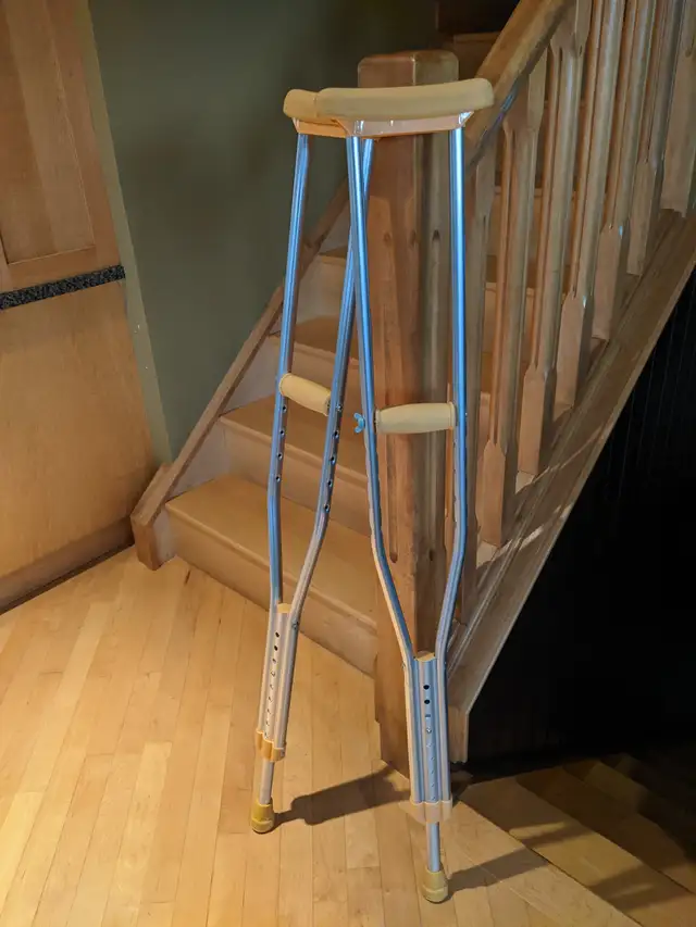 Kaiyang Medium Adult Aluminum Crutches (5’2" – 5’10") in Health - Photo 3