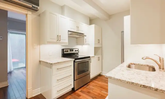 Downtown Beautiful 3Bedroom Furnished Townhouse - Photo 4