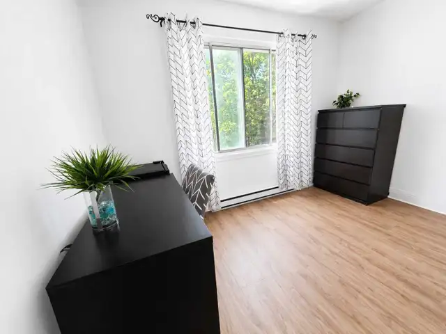 ROOM RENTALS/FURNISHED BEDROOMS FOR RENT/CHAMBRE MEUBLÉE A LOUER - Photo 5