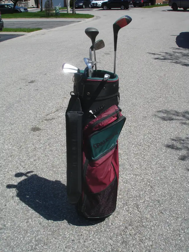 FPR SALE 8 RIGHT HAND GOLF CLUBS WITH SPALDING CARRIER BAG! - Photo 2