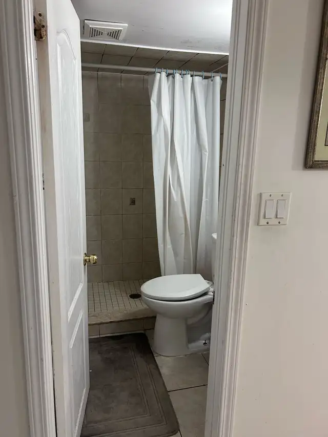 Room For Rent In Two Bedroom Legal Basemet - Photo 6