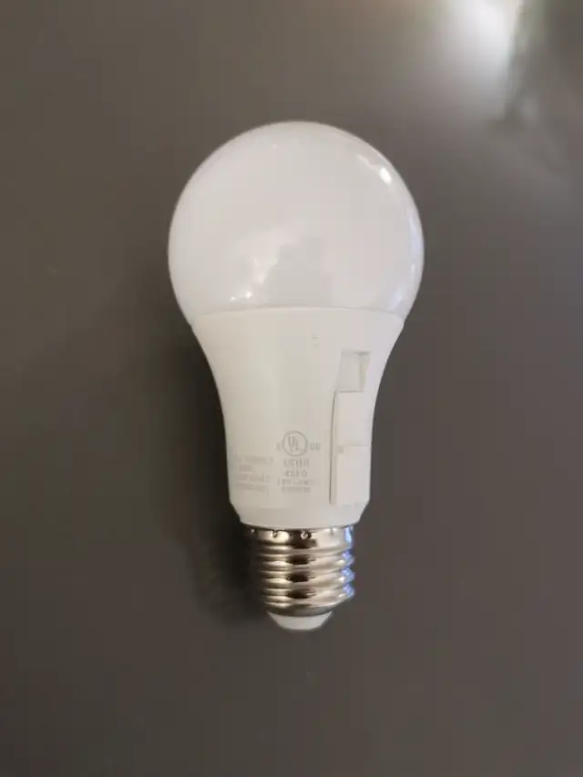 Brand New Voltage Adjustable LED Bulbs ( 2700K-5000K) - Photo 5