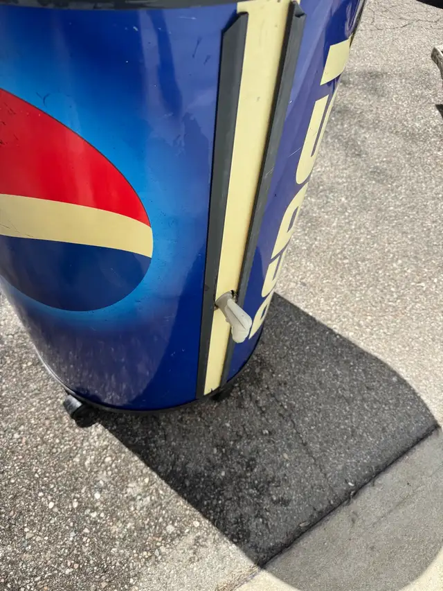 Pepsi Cooler - Photo 3