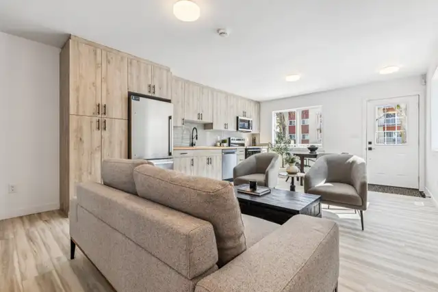 BRAND-NEW TOWNHOME STEPS FROM DOWNTOWN - CATS WELCOME - Photo 3