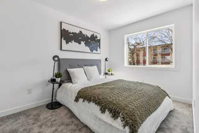 BRAND-NEW TOWNHOME STEPS FROM DOWNTOWN - CATS WELCOME - Photo 4