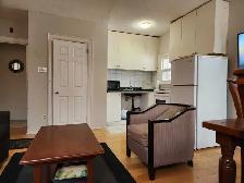 Furnished big room, shared 2-bedroom apt, 5-minute walk to Eaton - Photo 4