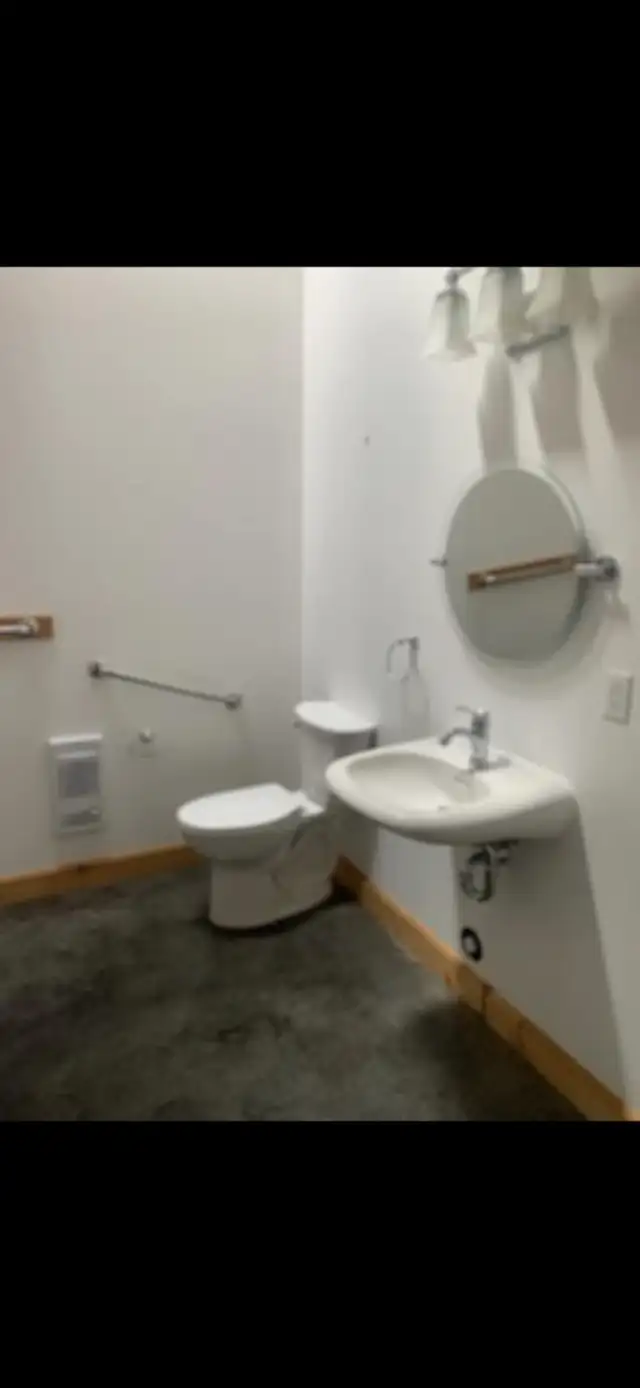 2 bedroom, 1 bath suite in Sicamous. - Photo 3