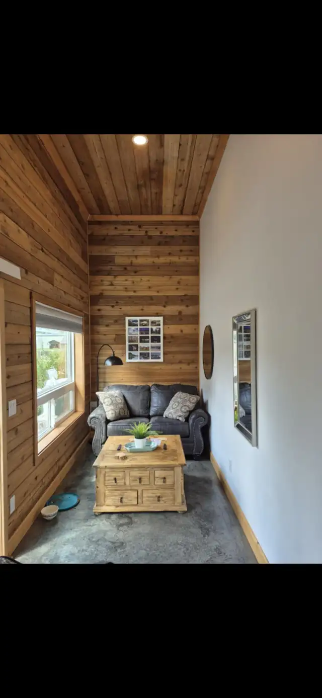 2 bedroom, 1 bath suite in Sicamous. - Photo 4