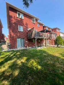 Beautiful above ground basement apartment - Photo 10