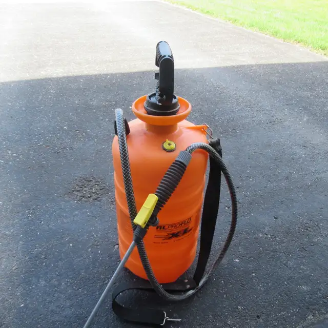 THREE GALLON SPRAYER