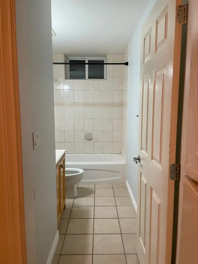 Vancouver 1 Bdrm Suite near 47th & Fraser with Private Entrance - Photo 3