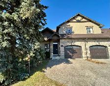 STUNNING 3 Bedroom Luxury Townhome in VINELAND!