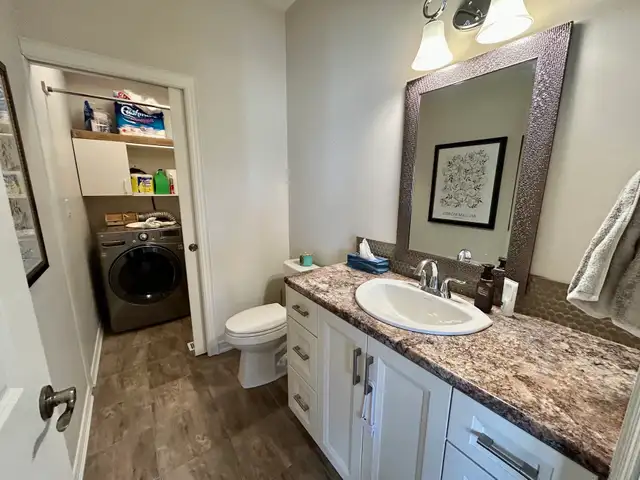 STUNNING 3 Bedroom Luxury Townhome in VINELAND! - Photo 4