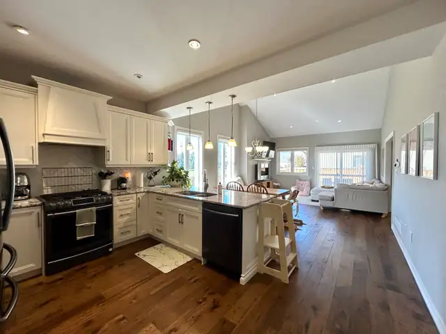 STUNNING 3 Bedroom Luxury Townhome in VINELAND! - Photo 5