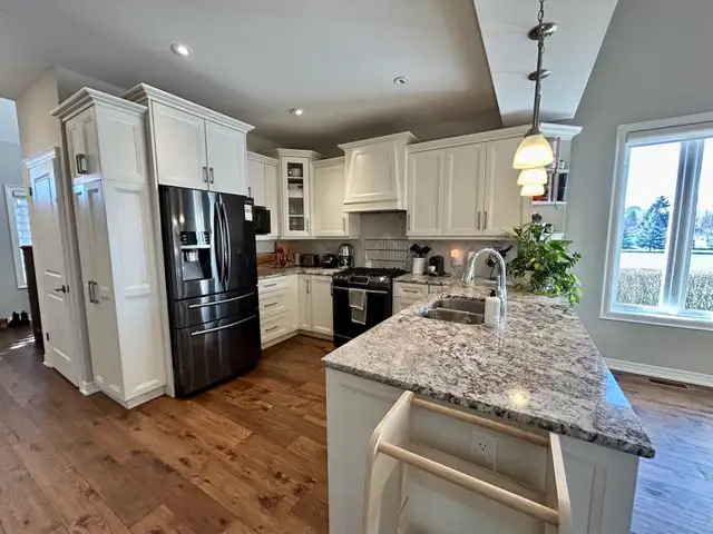 STUNNING 3 Bedroom Luxury Townhome in VINELAND! - Photo 7