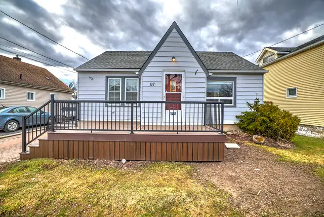 Main Floor Unit Located in Central Welland!