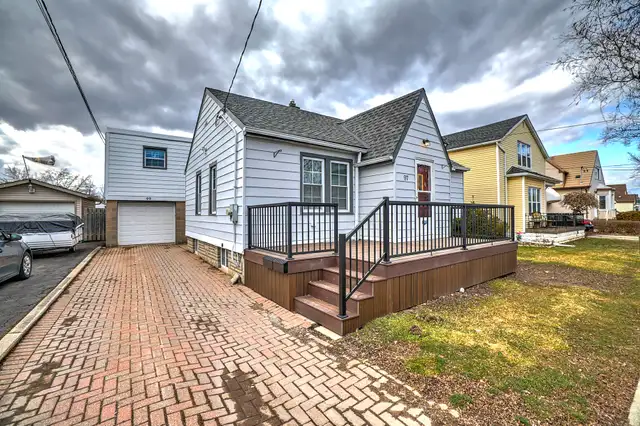 Main Floor Unit Located in Central Welland! - Photo 2