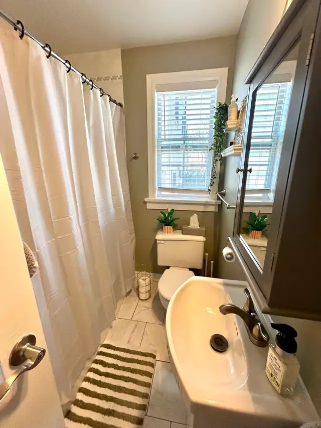 Main Floor Unit Located in Central Welland! - Photo 11