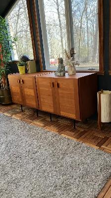 Mid century. TEAK TECK. Lampes / Buffet, bahut disques vinyles,