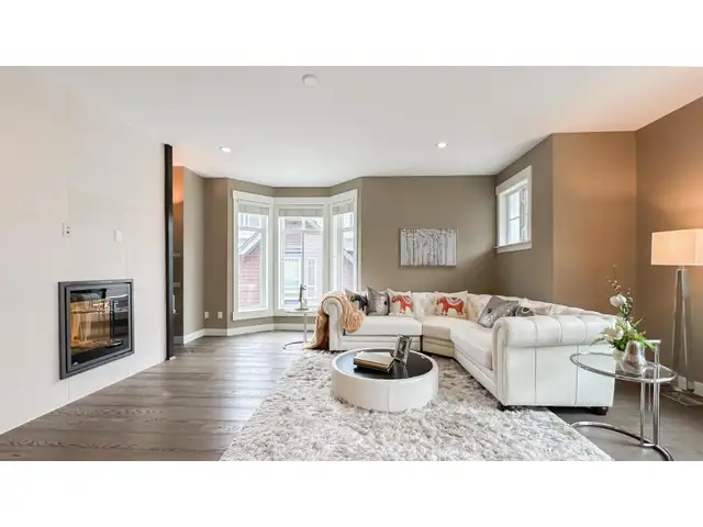 Clean and Beautiful 4 Bdrm large Townhome for Rent- South Surrey - Photo 2