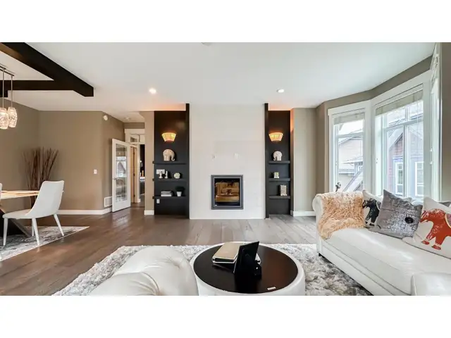 Clean and Beautiful 4 Bdrm large Townhome for Rent- South Surrey - Photo 3