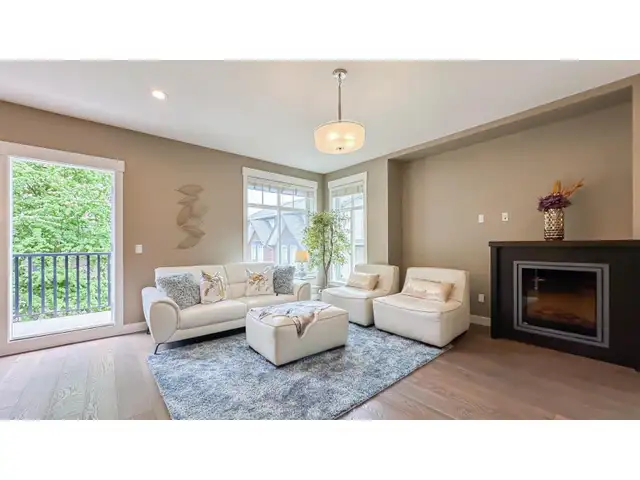 Clean and Beautiful 4 Bdrm large Townhome for Rent- South Surrey - Photo 4