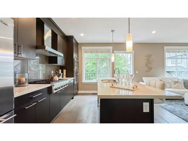 Clean and Beautiful 4 Bdrm large Townhome for Rent- South Surrey - Photo 5