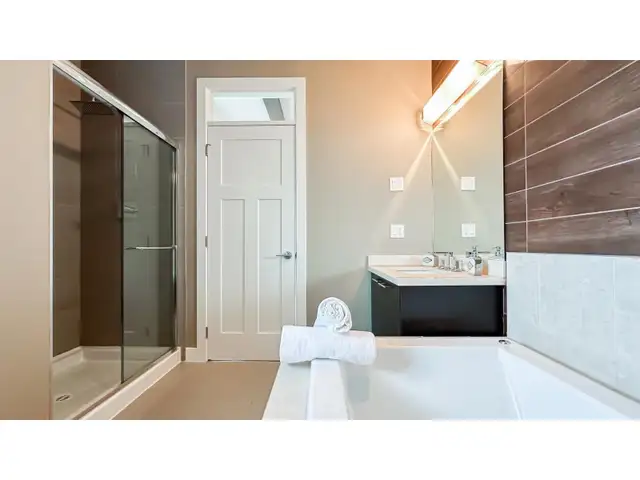 Clean and Beautiful 4 Bdrm large Townhome for Rent- South Surrey - Photo 7