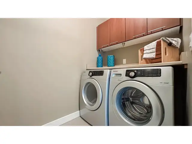 Clean and Beautiful 4 Bdrm large Townhome for Rent- South Surrey - Photo 8