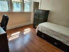 3 furnished rooms, 5 min. walk to UoW - Rankin Ave.student house