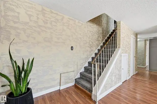 PRIME LOCATION - 3 bedroom townhouse - 14530 52 ST NW - Photo 7