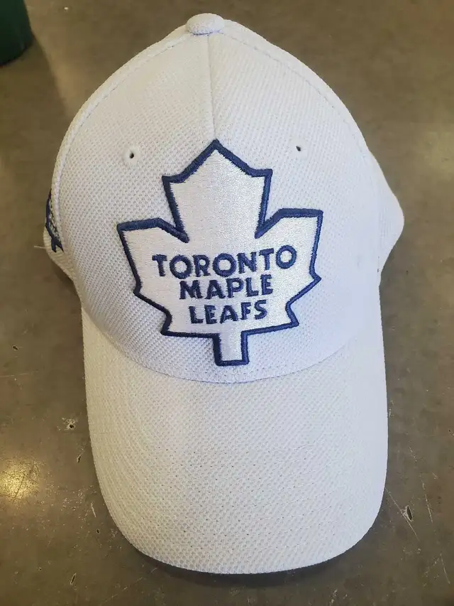 Toronto Maple Leafs Reebok hat sm
