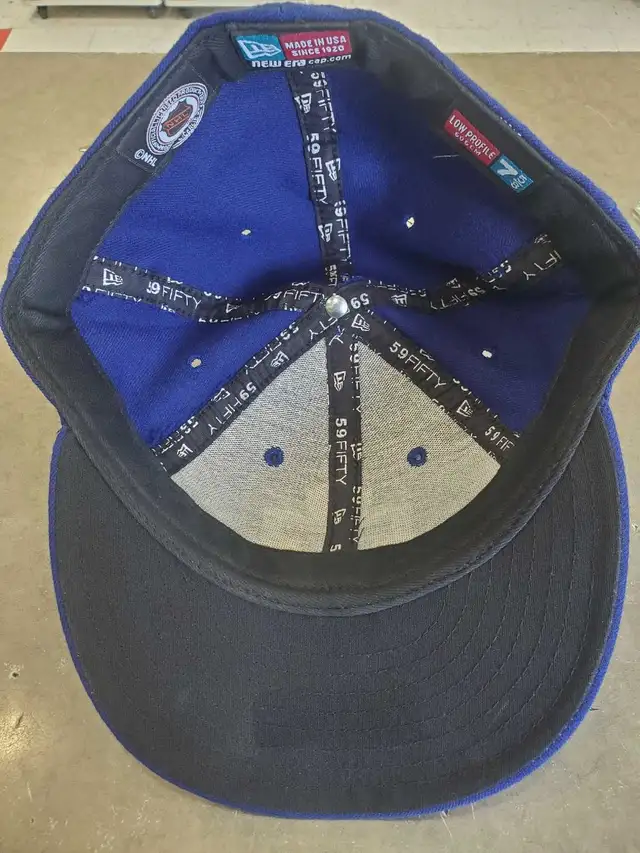 New Era Maple Leafs hat 7 5/8 - Photo 2