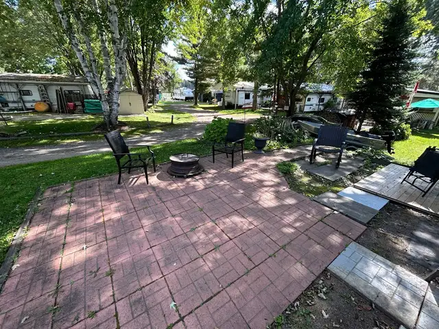 Beautiful trailer with full size add-on steps from the beach! - Photo 2