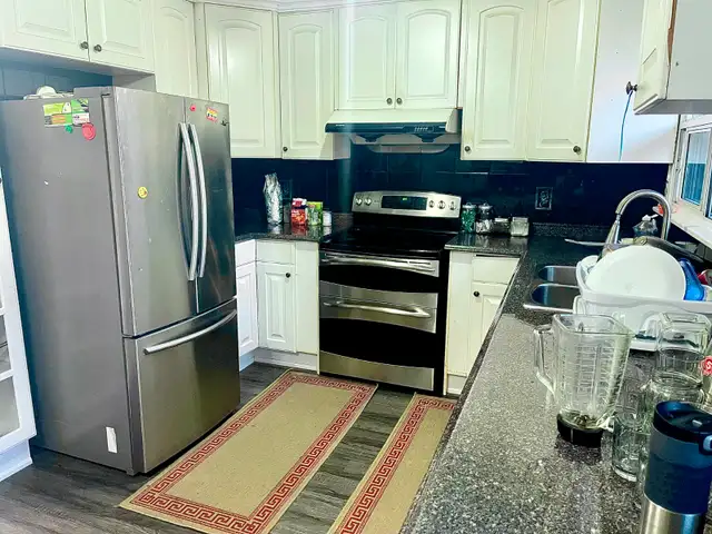 Fully furnished master bedroom for girls only, in Malton - Photo 4