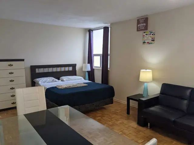Furnished studio, Yonge and Eglinton, move in May - Photo 5