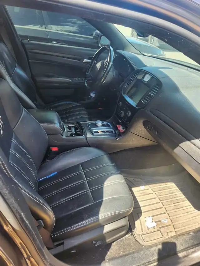 2015 Chrysler 300s - Photo 4