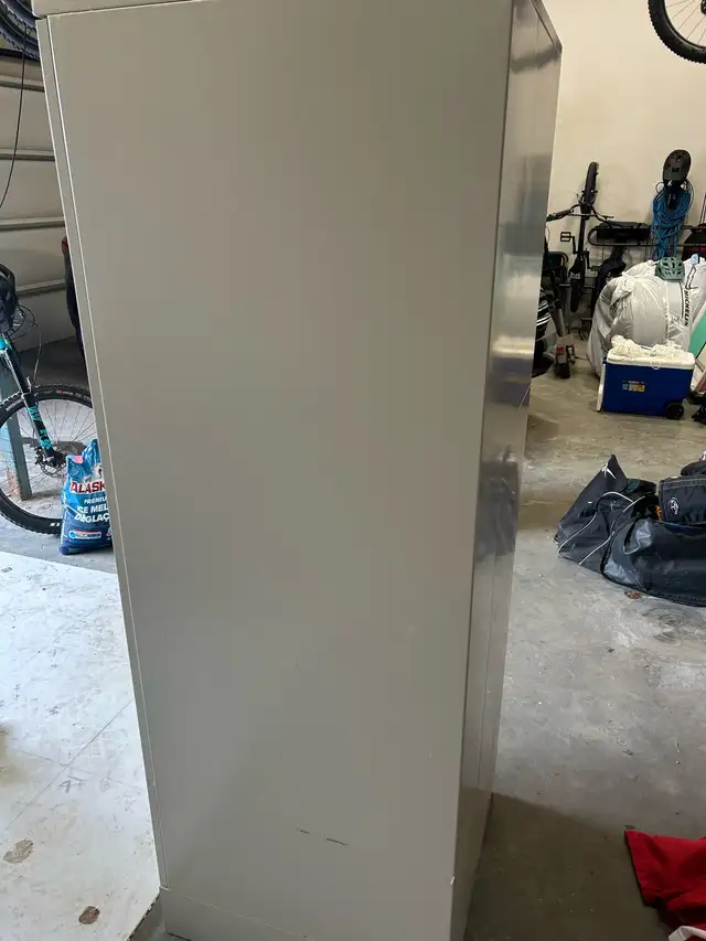 Filing Cabinet - Photo 3