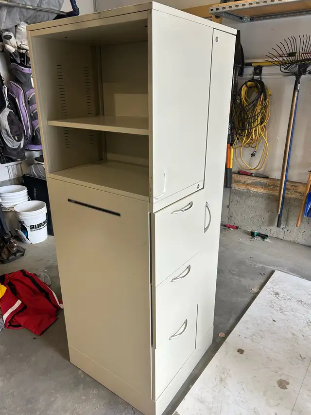 Filing Cabinet - Photo 5