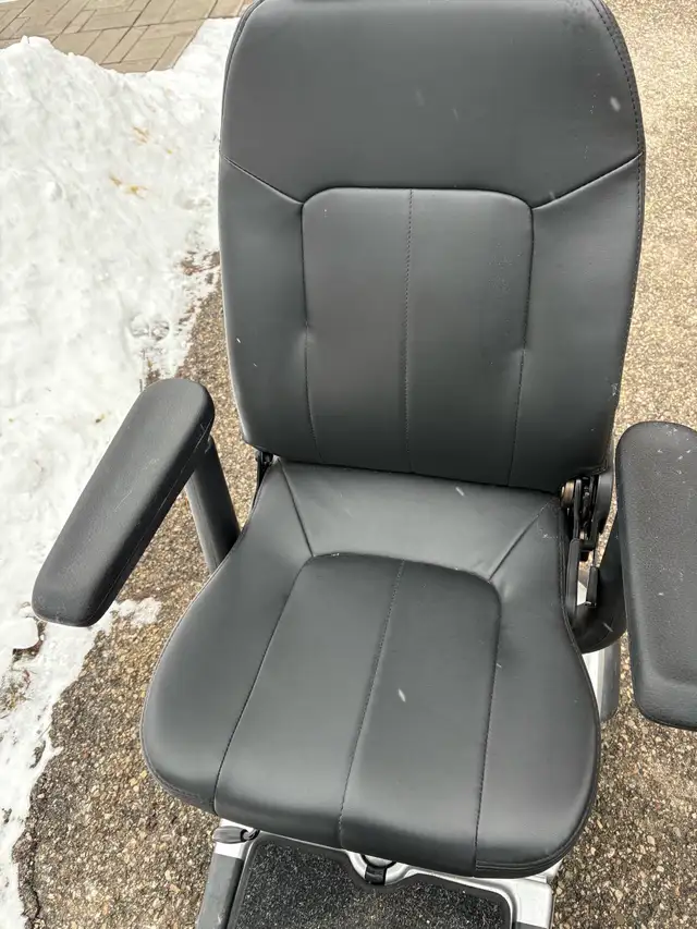 Mobility Scooter For Sale ( Like New) - Photo 3