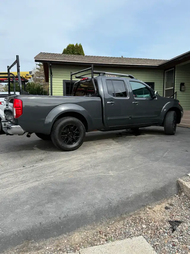 2011 Nissan Frontier Limited - Photo 4