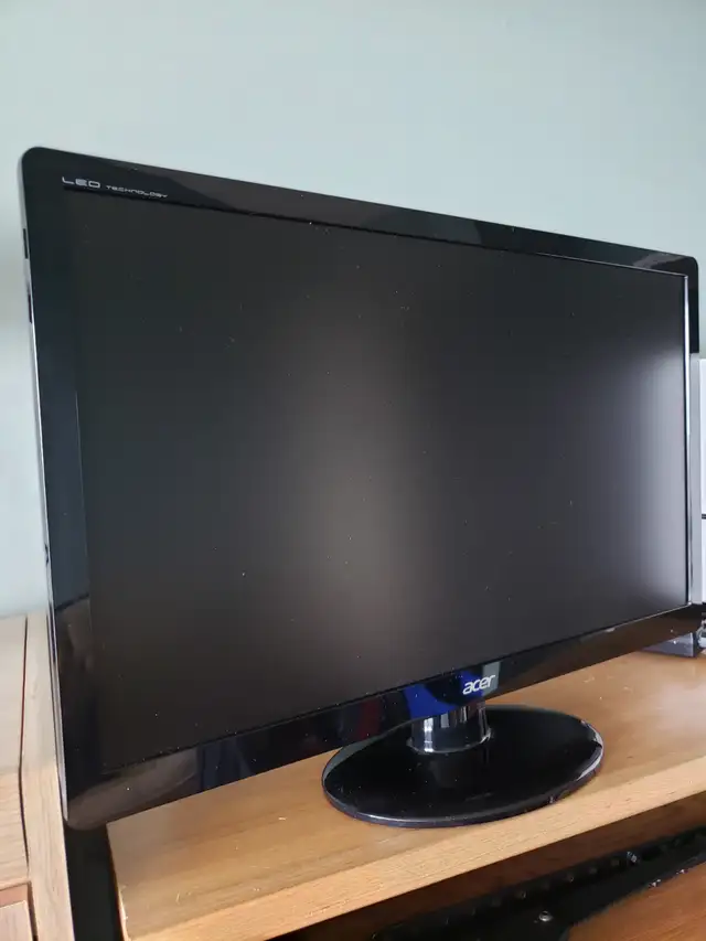 24''LED 2/HDMI MONITOR IN WORKING COND.