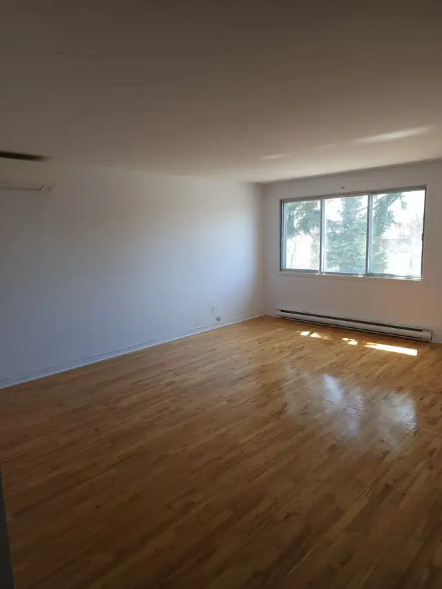 5 1/2 with air conditioner and 2 balconies - Photo 4