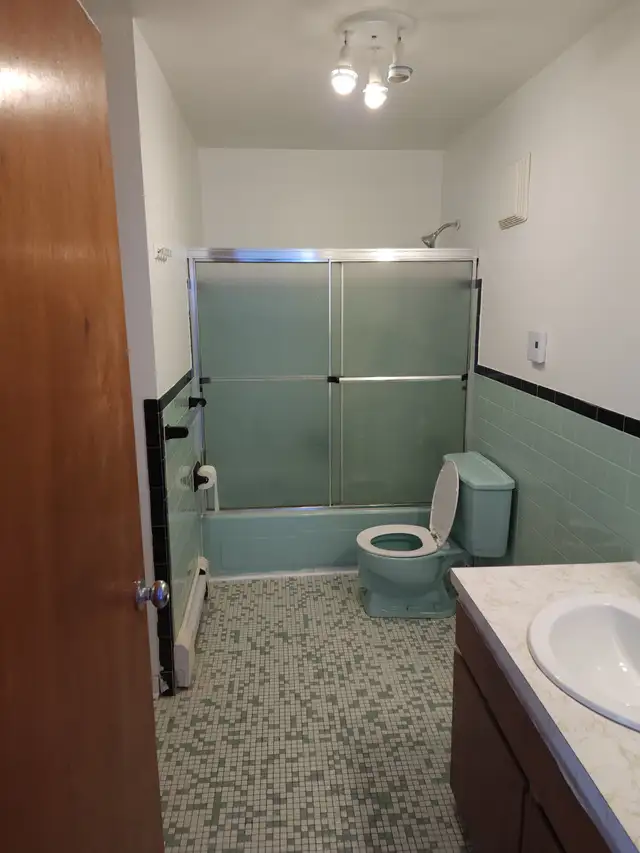 5 1/2 with air conditioner and 2 balconies - Photo 8