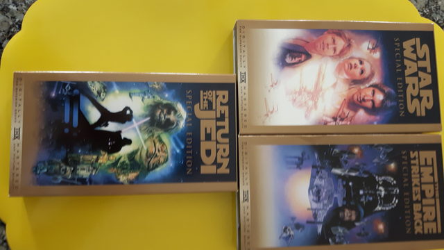 SÉRIE 3 FILMS ANGLAIS STAR WARS SUR VHS DANS BOITE CADEAU $10.00 - Photo 2