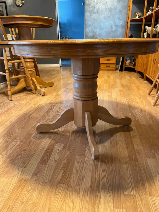 OAK DINING TABLE WITH EXTENDING LEAF - Photo 4