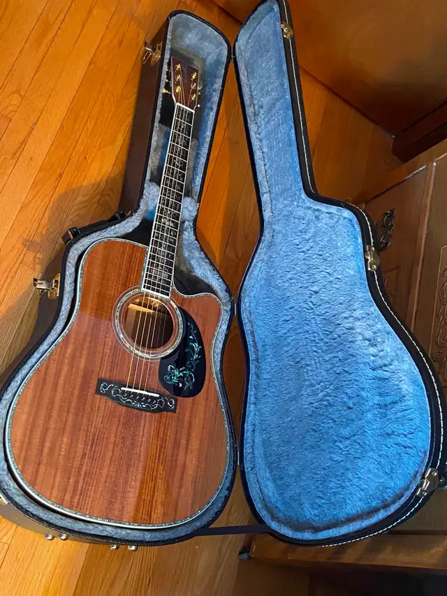 MERIDA, All Solid Koa Wood Guitar, Hardshell CASE, Excellent !!