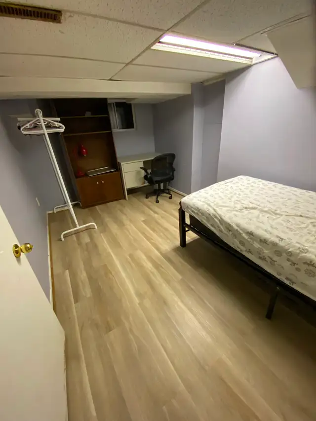 Cozy room available from May 26th,single/couple ,750/month - Photo 2